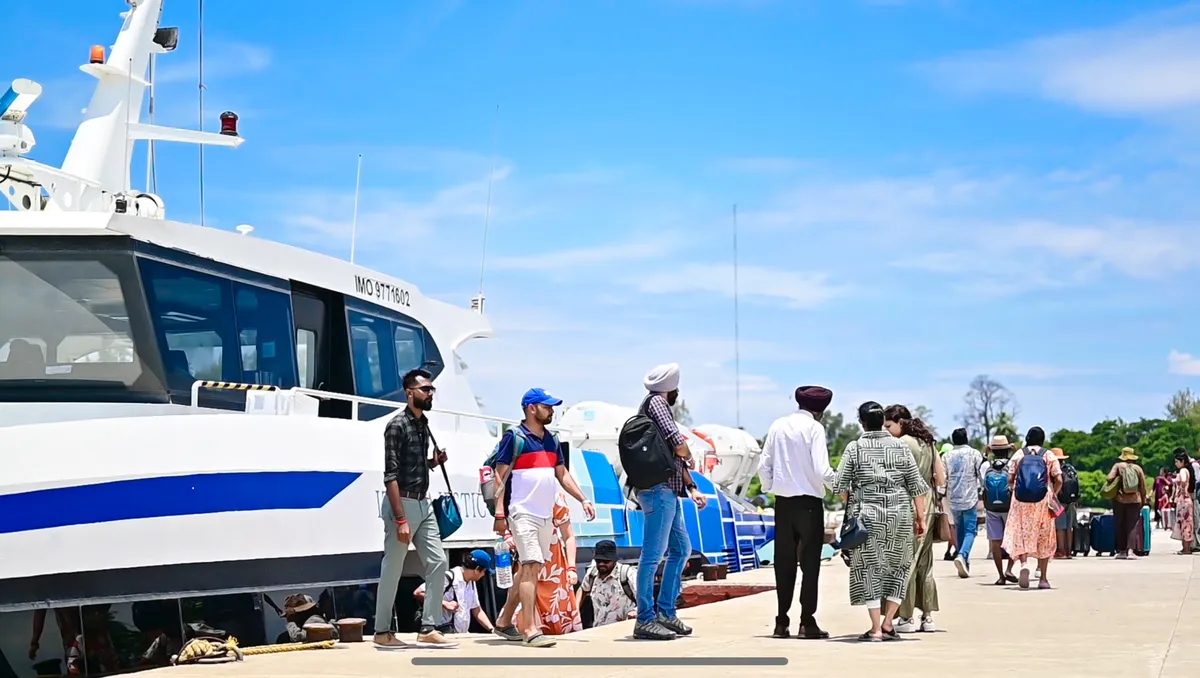 ITT Majestic passengers deboarding at Havelock Island